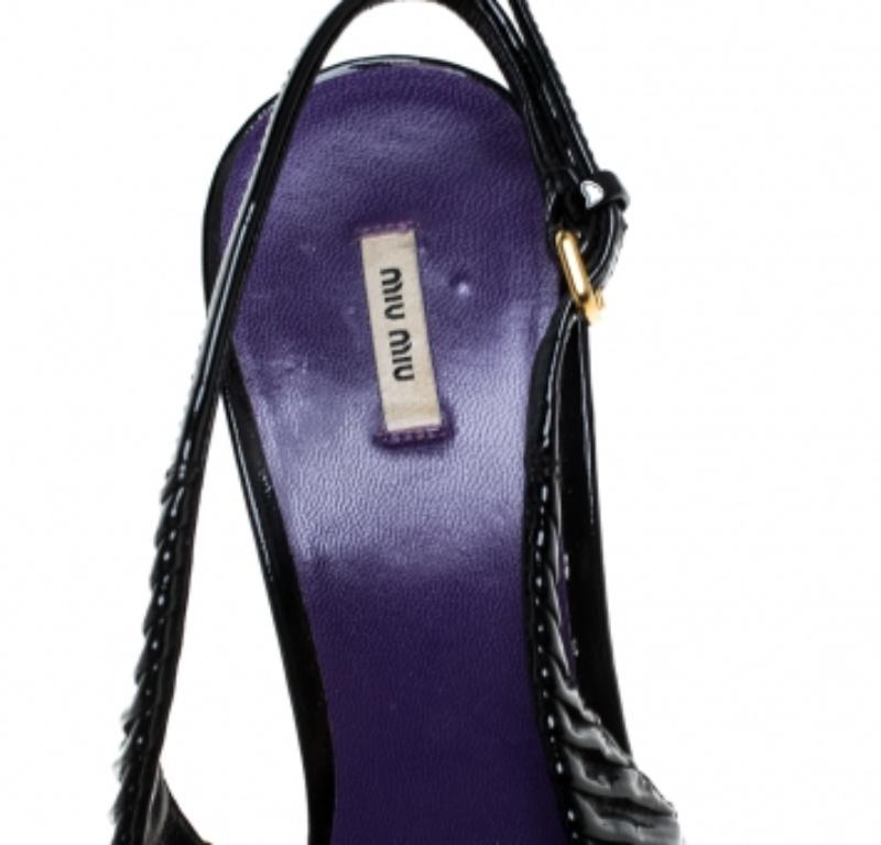 Miu miu nero, pelle plissettata, sandali con piattaforma Peep Toe Slingback misura 38,5 in vendita 3