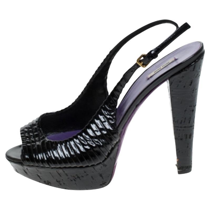 Miu miu nero, pelle plissettata, sandali con piattaforma Peep Toe Slingback misura 38,5 in vendita