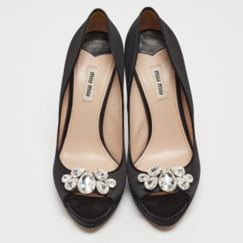 Miu Miu Negro Satén Cristal Embellished Open Toe Pumps Size 40.5 en venta 1