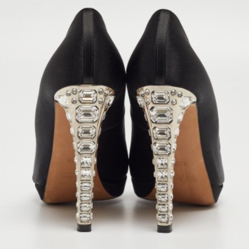 Miu Miu Negro Satén Cristal Embellished Open Toe Pumps Size 40.5 en venta 2