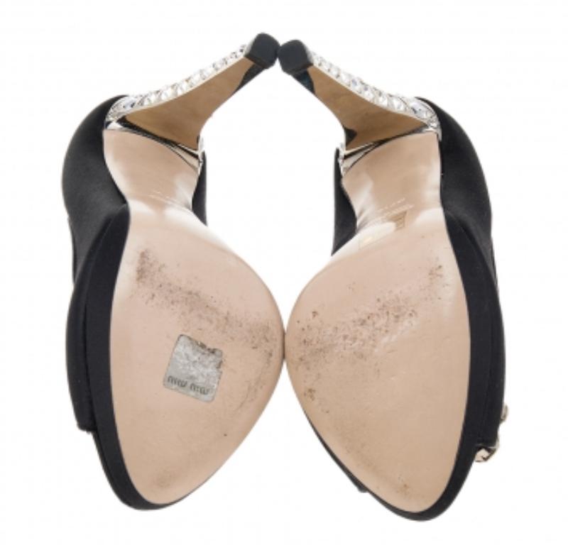 Miu Miu - Escarpins peep toes en satin noir avec ornements en cristal - Taille 37.5 en vente 2