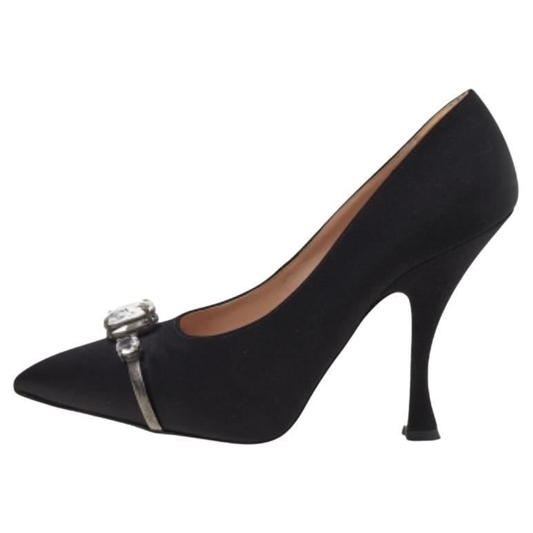 Miu Miu - Escarpins à bout pointu en satin noir avec ornements en cristal - Taille 39