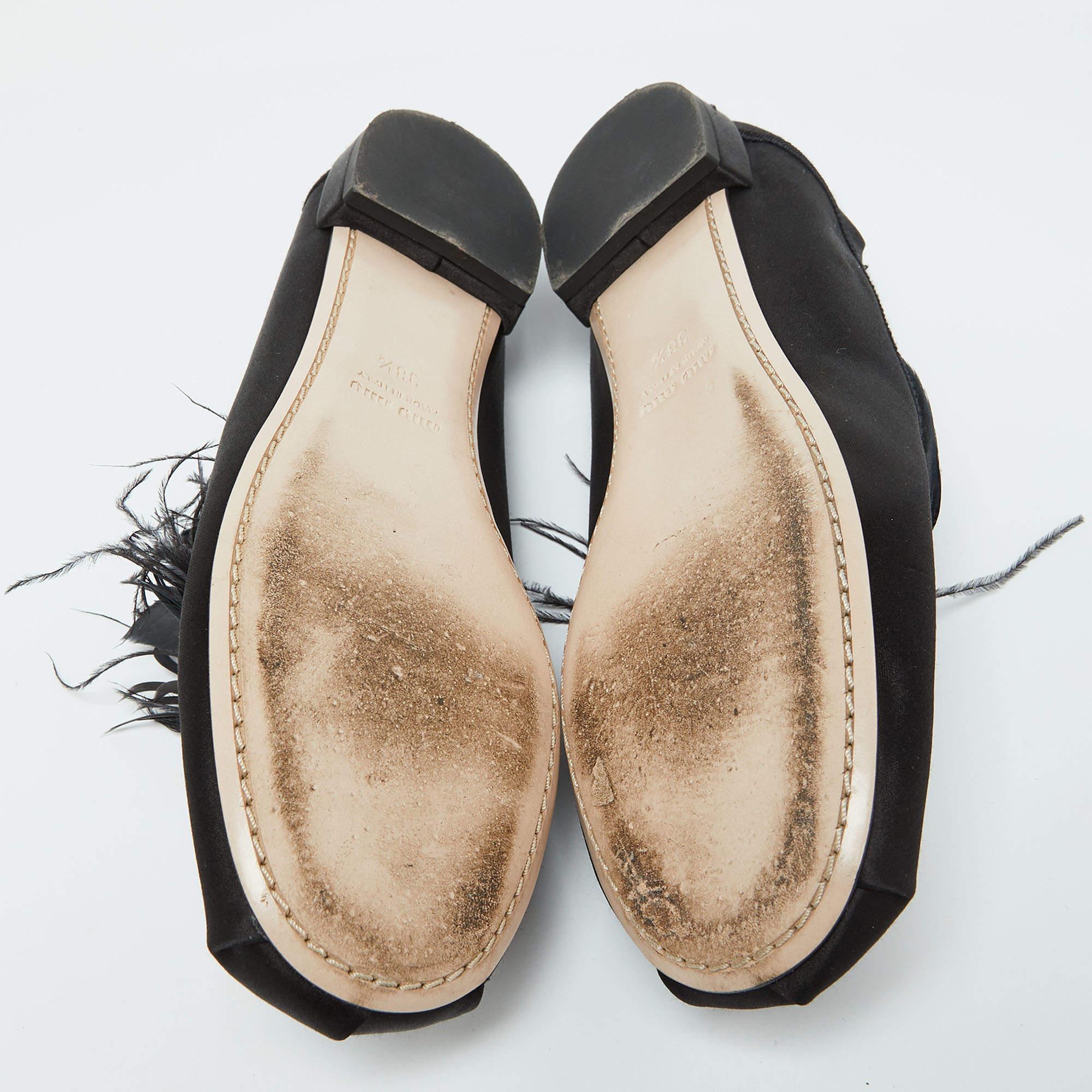 Miu Miu Zapatillas de fumar de raso negro con plumas y cristales adornados Talla 38.5 en venta 1