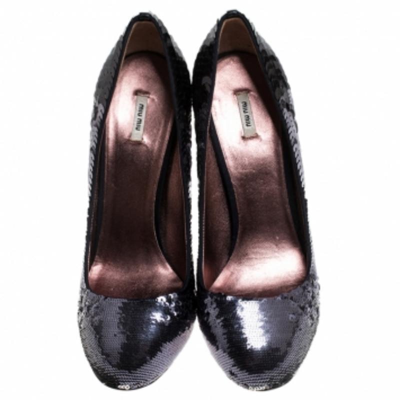 Miu Schwarze Pailletten-Pumps mit runder Zehe Größe 37,5 im Zustand „Gut“ im Angebot in Dubai, Al Qouz 2