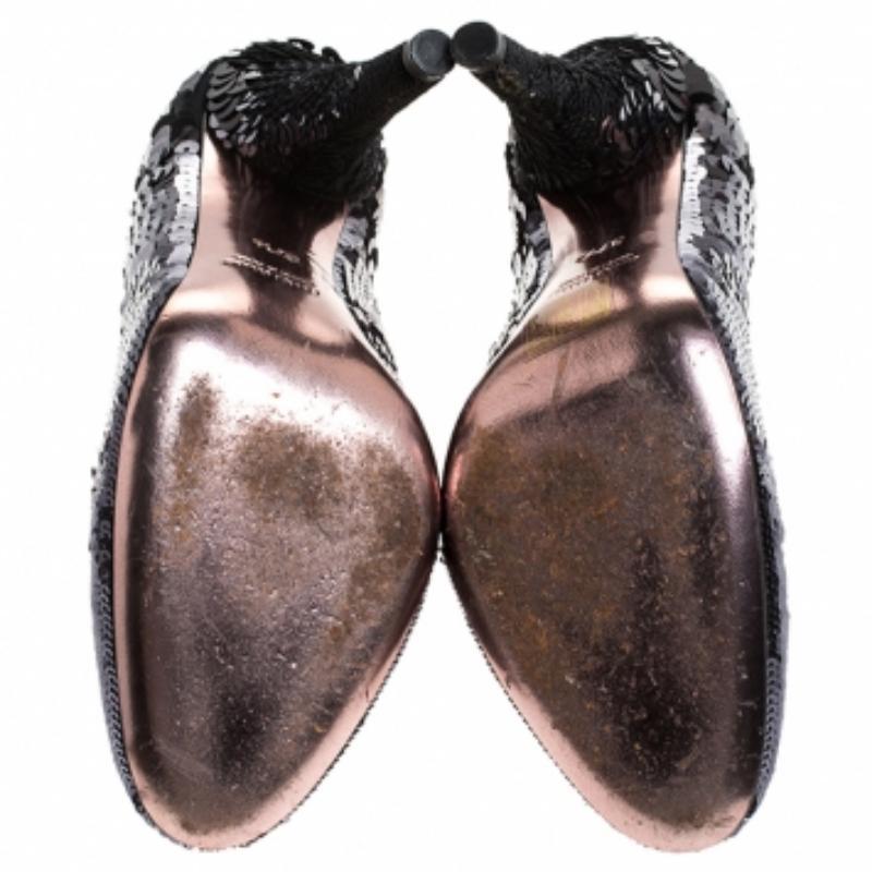 Miu Schwarze Pailletten-Pumps mit runder Zehe Größe 37,5 Damen im Angebot