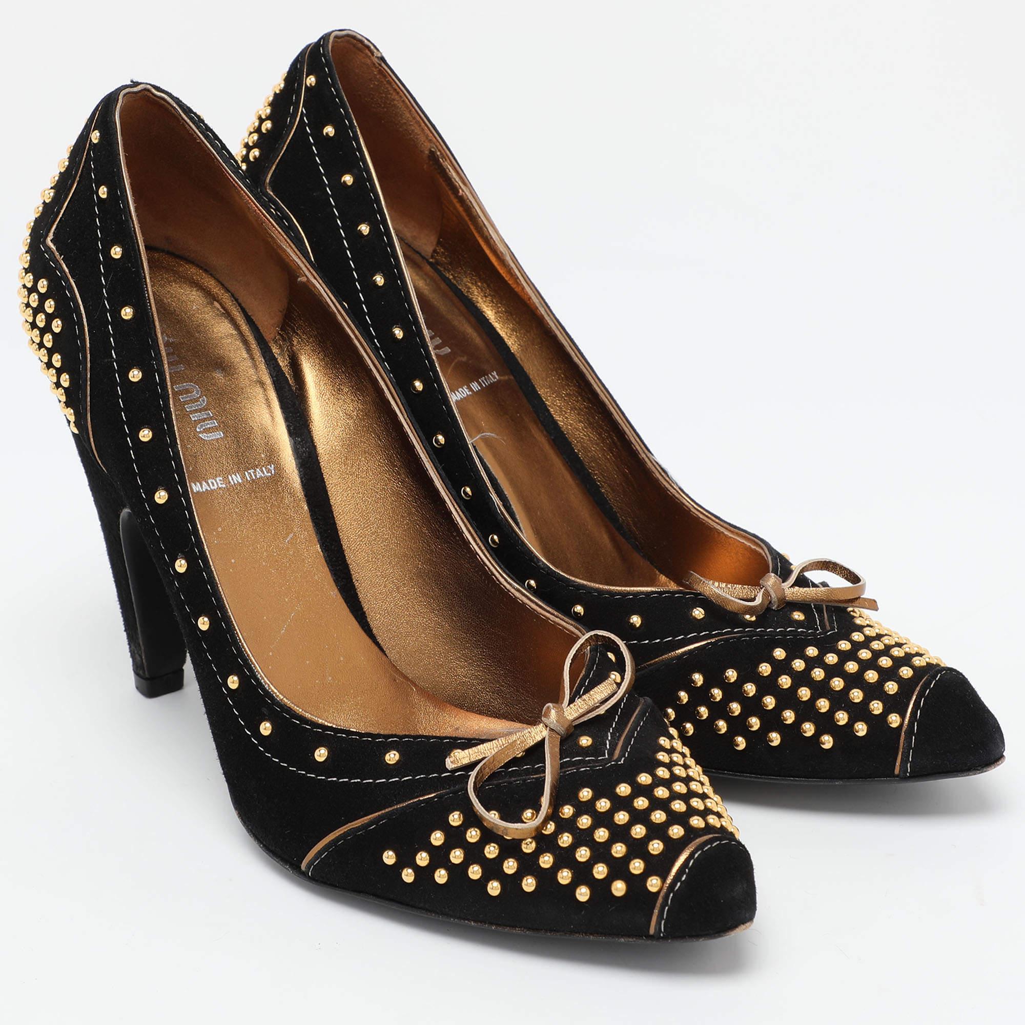 Miu escarpins noirs cloutés avec nœud papillon taille 38 Bon état - En vente à Dubai, Al Qouz 2
