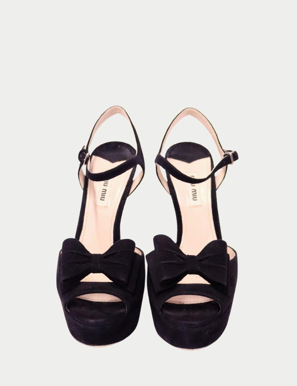 Talons compensés avec nœud en daim de Miu Miu noir - EU 38.5 Pour femmes en vente