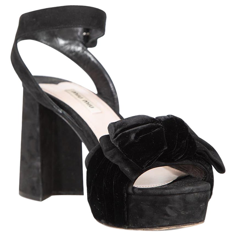 Miu Miu Black Suede Bow Platform Sandals Size IT 40.5 en vente