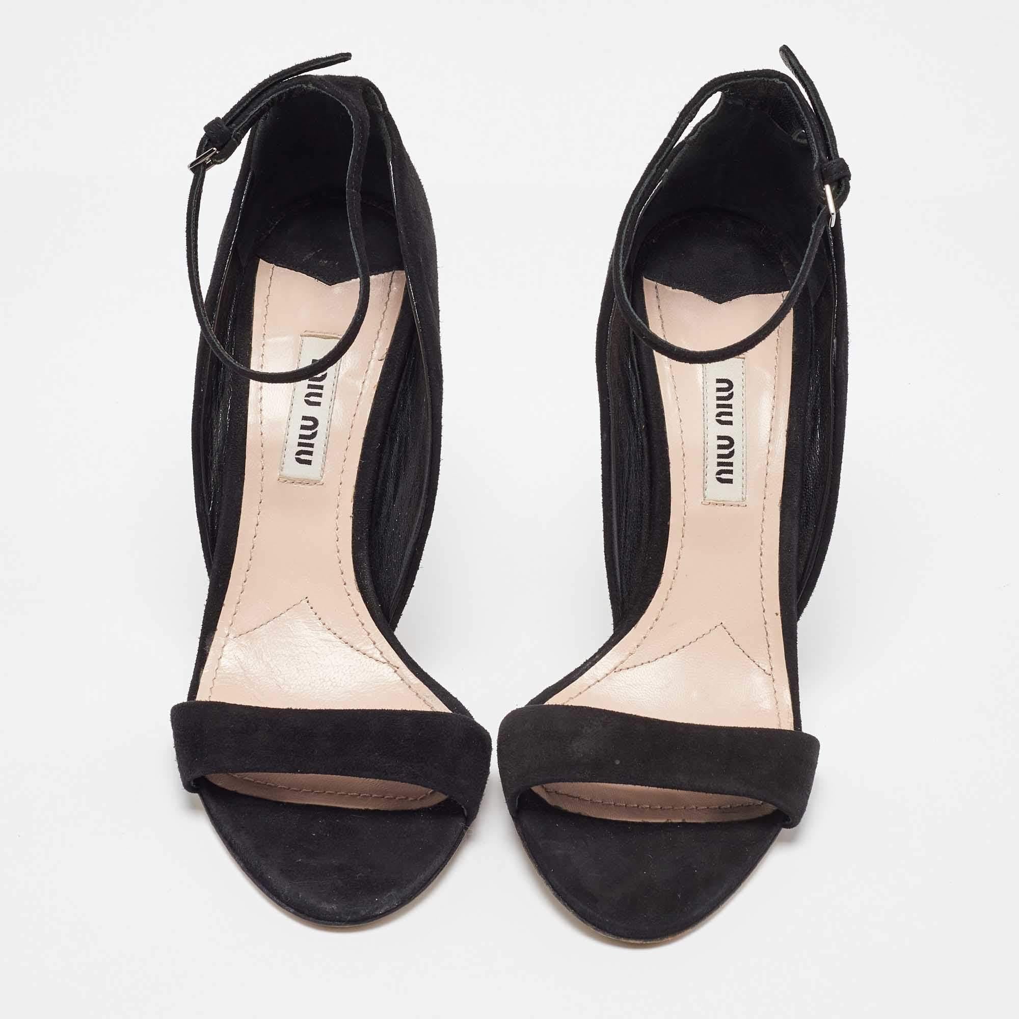 Noir Miu Miu - Sandales en daim noir avec ornements en cristal - Taille 36 en vente