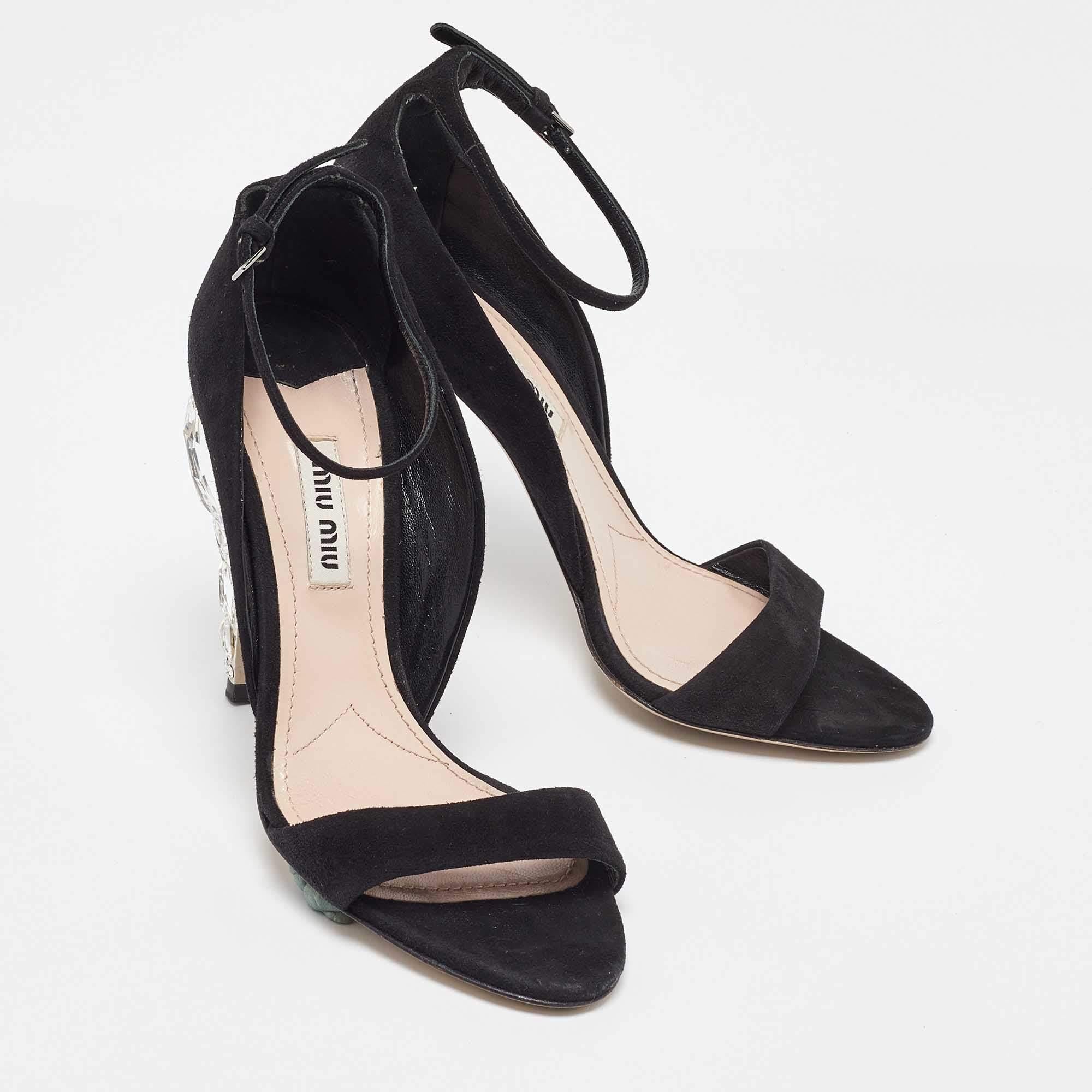 Miu Miu - Sandales en daim noir avec ornements en cristal - Taille 36 Bon état - En vente à Dubai, Al Qouz 2