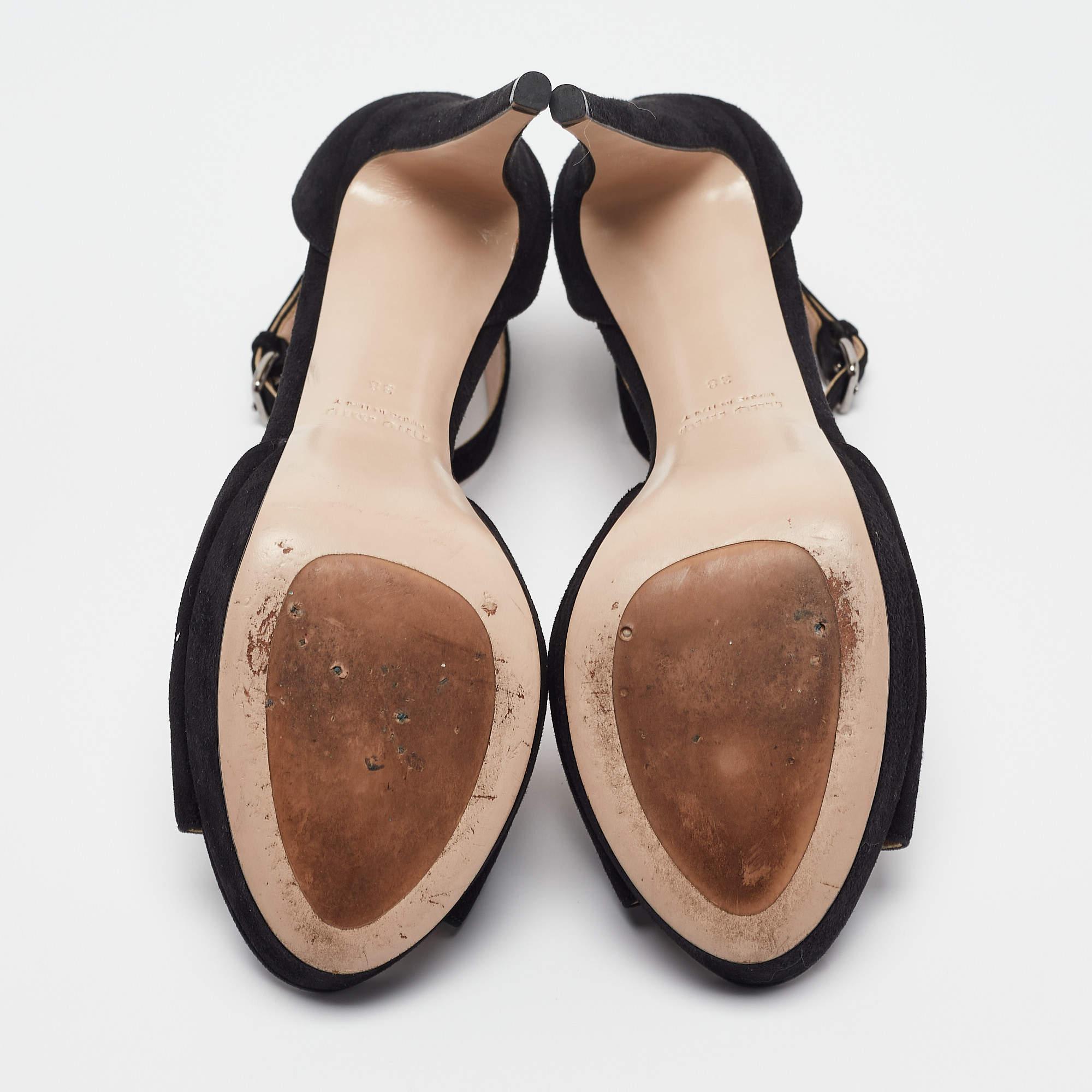 Miu Miu Sandalias con tira al tobillo de ante negro y cristales adornados talla 38 en venta 1