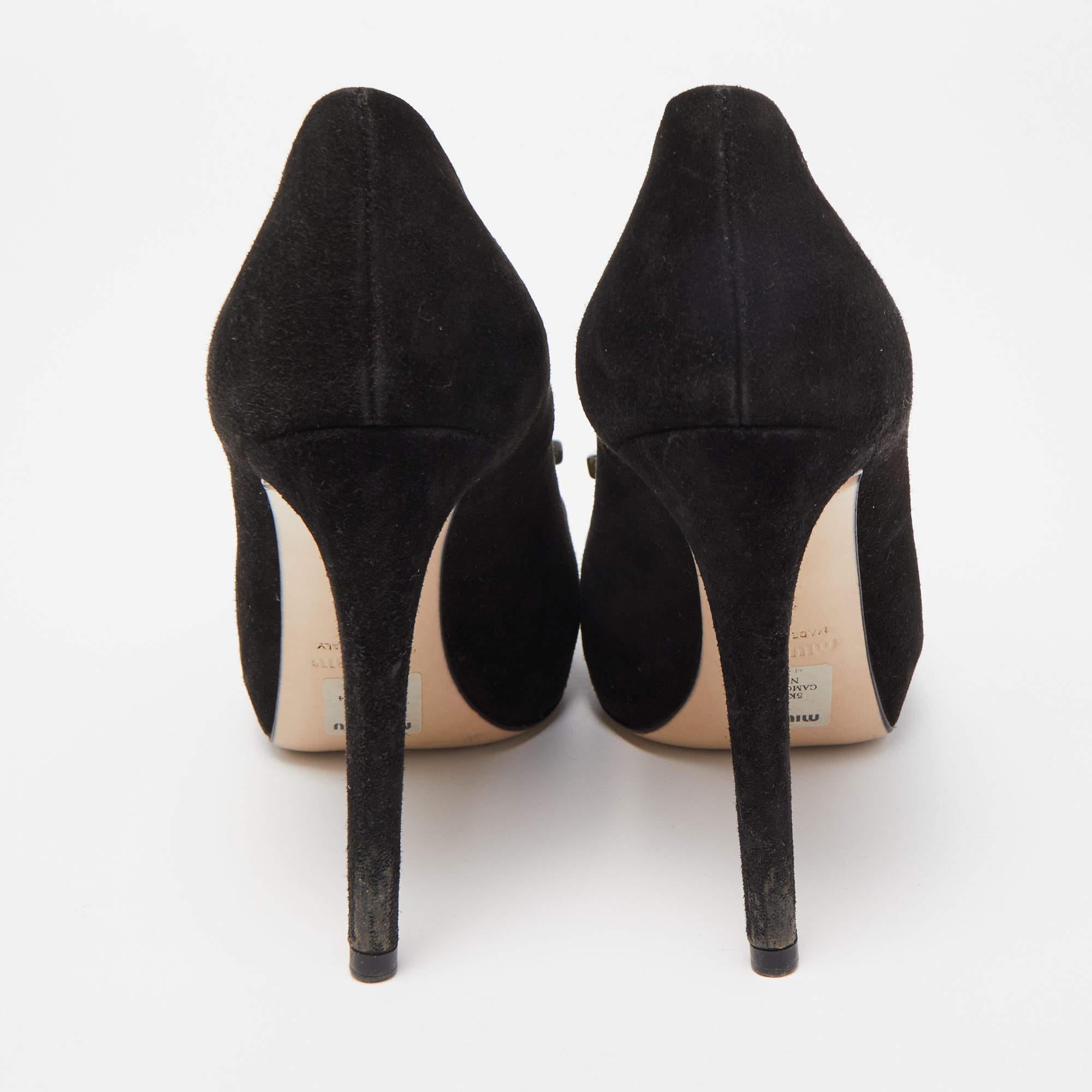 Miu Miu Noir Suede Crystal Embellished Peep Toe Pumps Size 35.5 en vente 1