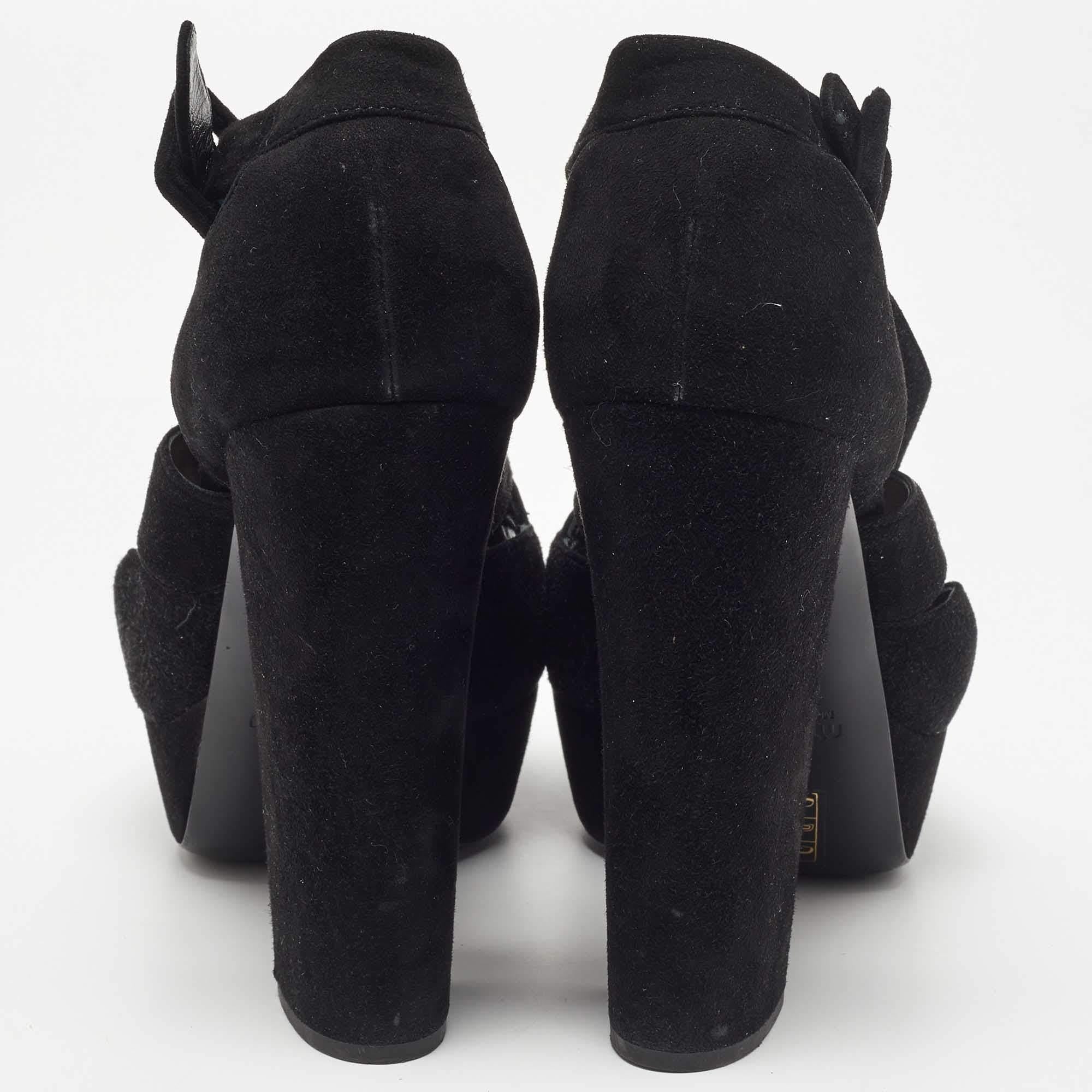 Miu Miu Black Suede Crystal Embellished Platform Sandals Size 40 (Sandales à plateforme en daim noir ornées de cristaux) Pour femmes en vente