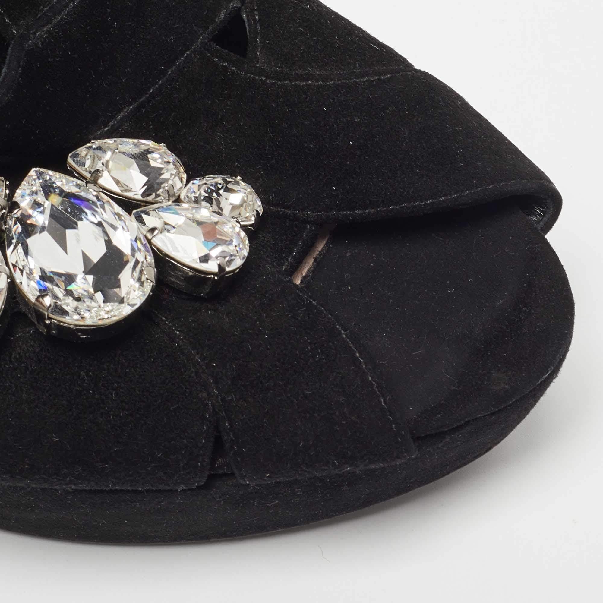 Miu Miu Black Suede Crystal Embellished Platform Sandals Size 40 (Sandales à plateforme en daim noir ornées de cristaux) en vente 2