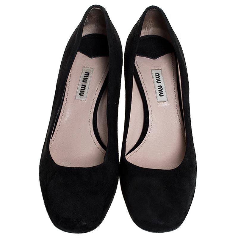 Fashioned by Miu Miu, these pumps are for fashionable souls like you. Constructed using suede, they feature covered toes and block heels embellished with crystals. The classic black shade gives them the extra touch of style.

