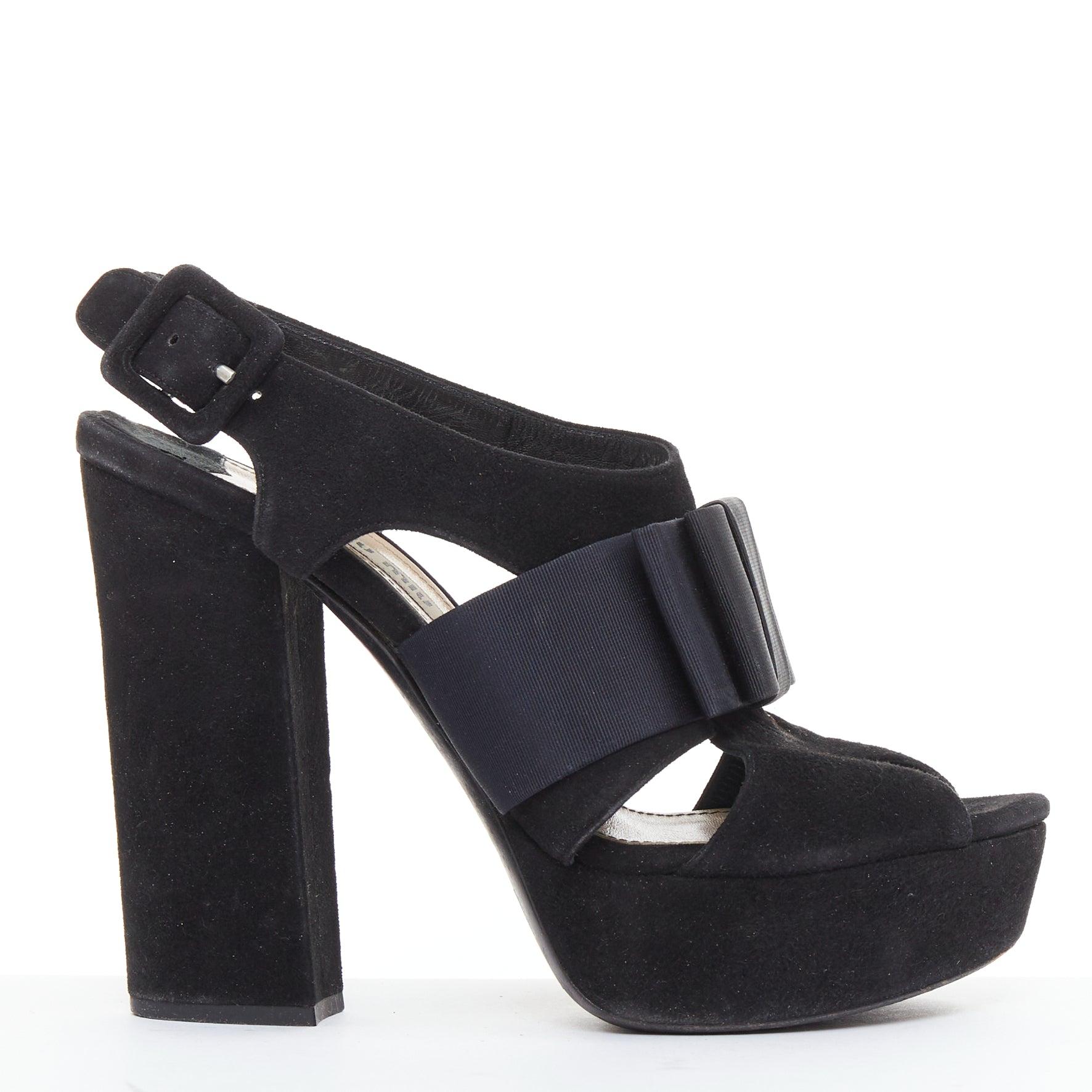 MIU MIU tacones de plataforma gruesos de ante negro con lazo de origami de grosgrain EU35
Referencia: CELM/A00005
Marca: Miu Miu
Diseñador: Miuccia Prada
Material: Ante, Tejido
Color: Negro
Patrón: Sólido
Cierre: Slingback
Forro: Piel nude
Fabricado