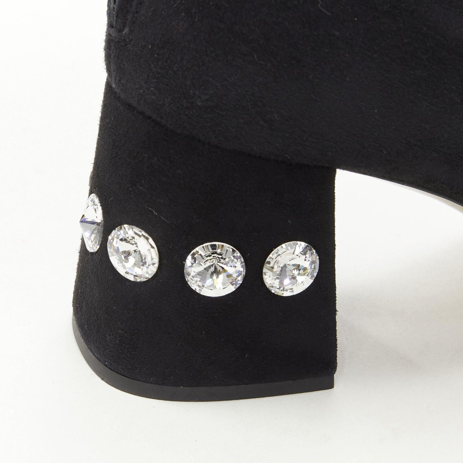 MIU MIU bottes à talon en daim noir ornées de cristaux et enfilées au dessus du genou EU37
Référence : TGAS/C01354
Marque : Miu Miu
Designer : Miuccia Prada
Modèle : 5W678C
Collection : 2019
MATERIAL : Suède
Couleur : Noir
Motif : Solide
Fermeture :