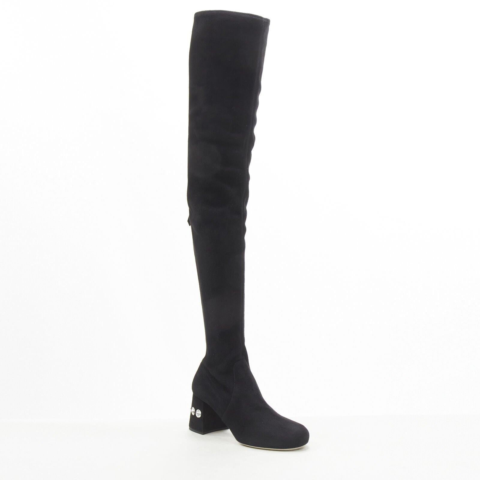 Noir MIU MIU bottes à talon en daim noir ornées de cristaux et enfilées au dessus du genou EU37 en vente