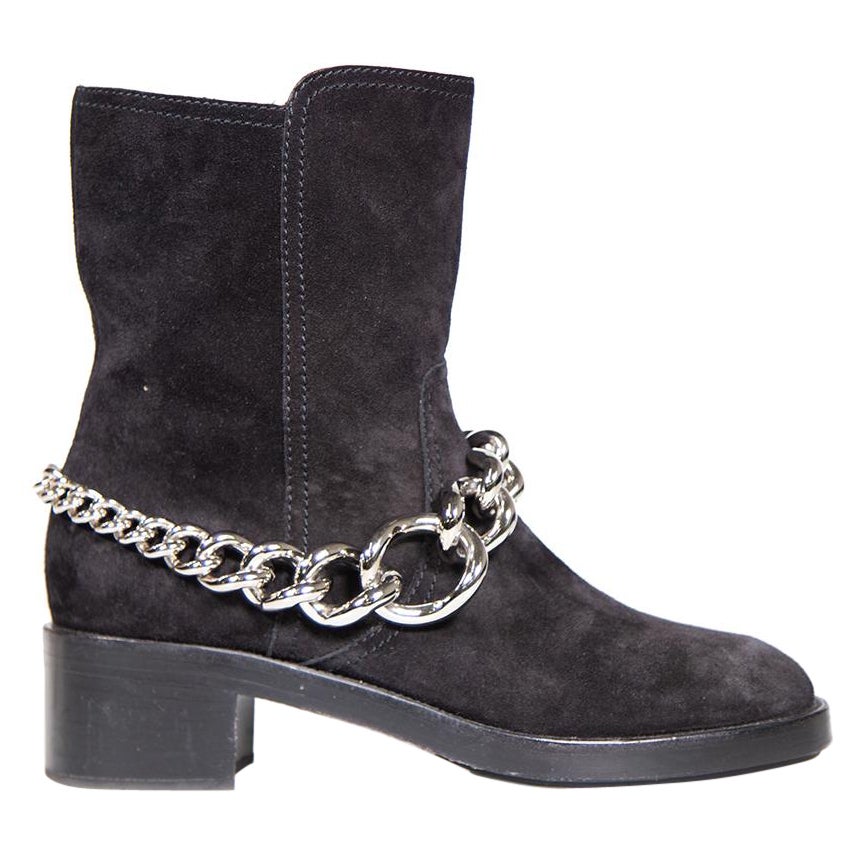 Miu Miu Black Suede Mid Calf Boots Chain Detail Size IT 41 en vente