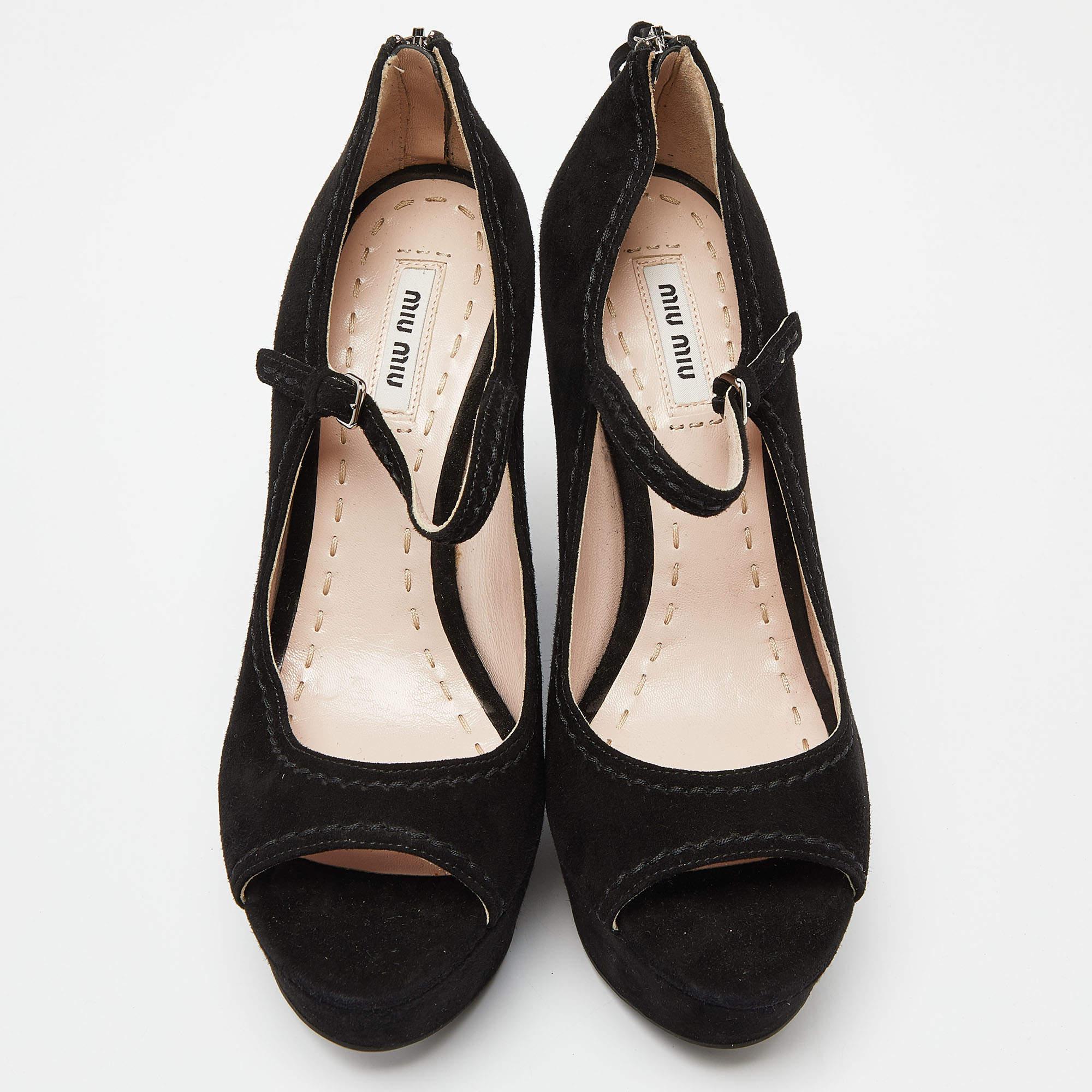 Miu Miu Noir Suede Peep Toe Ankle Strap Wedges Size 38 Excellent état à Dubai, Al Qouz 2