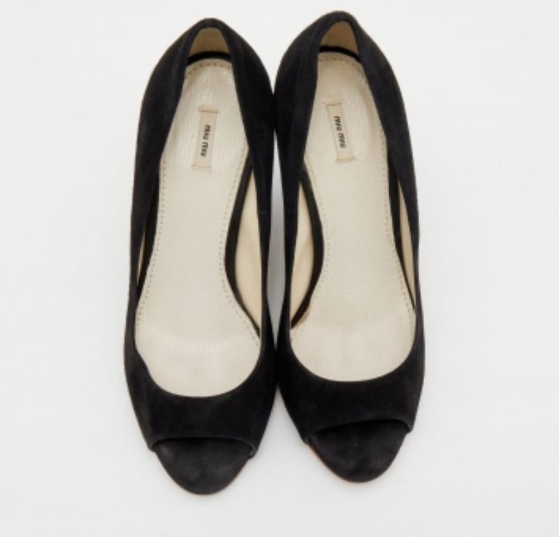 Noir Miu Miu Black Suede Peep Toe Wedge Pumps Size 39 en vente