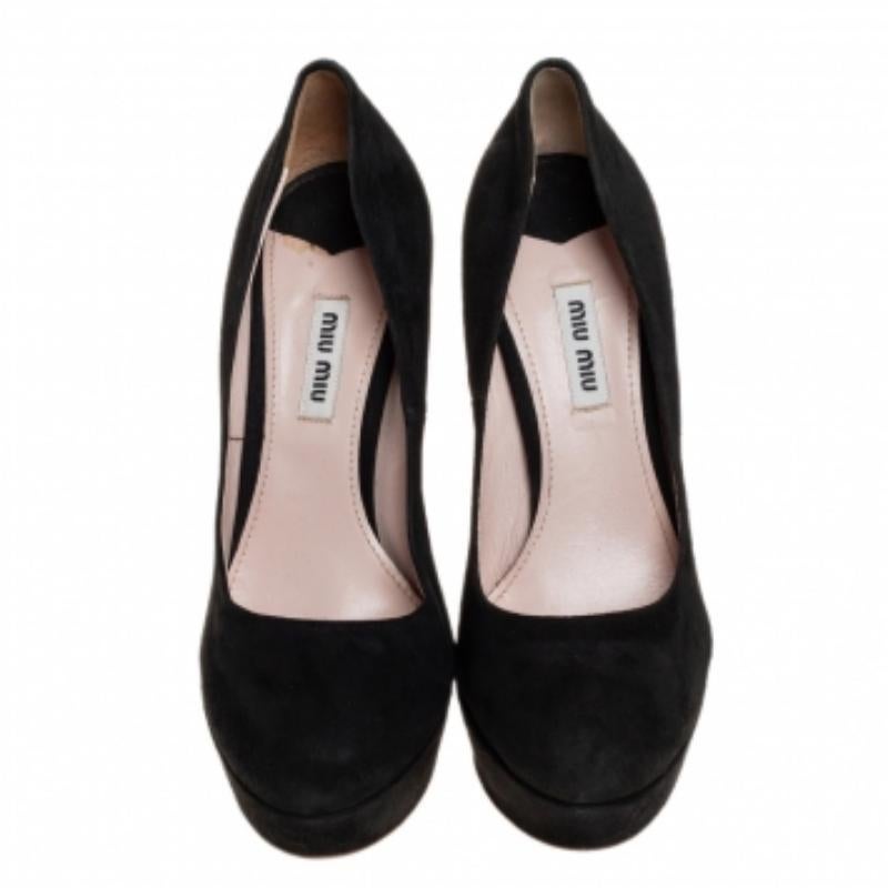 Miu Miu Black Suede Platform Pumps Size 38.5 In Good Condition For Sale In Dubai, Al Qouz 2