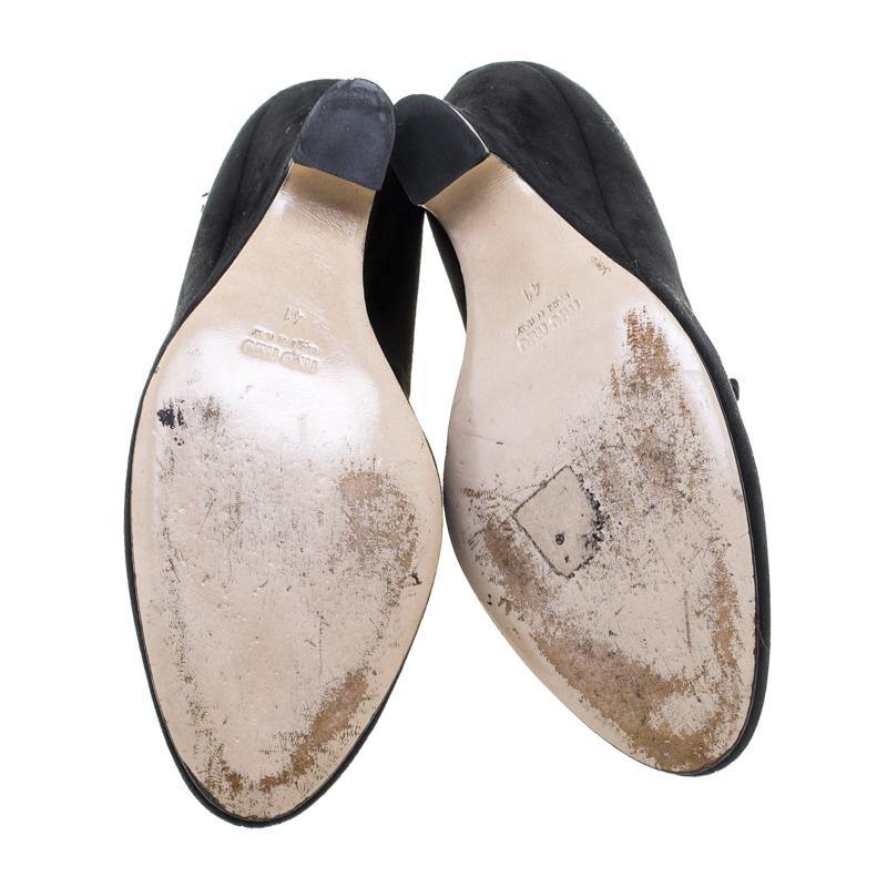 Miu Miu Miu Schwarze Stiefeletten aus Wildleder mit Plisseebesatz Größe 41 Damen