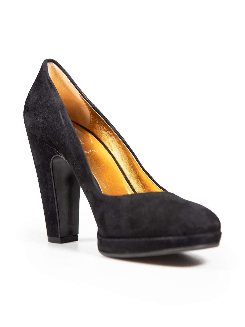 CONDITION is Very good. Minimal wear to pump is evident. Minimal wear to exterior with minor abrasions to suede overall on this used Miu Miu designer resale item. Comes with original box and dust bags.
 
 Details
 Black
 Suede
 Pumps
 Round toe

