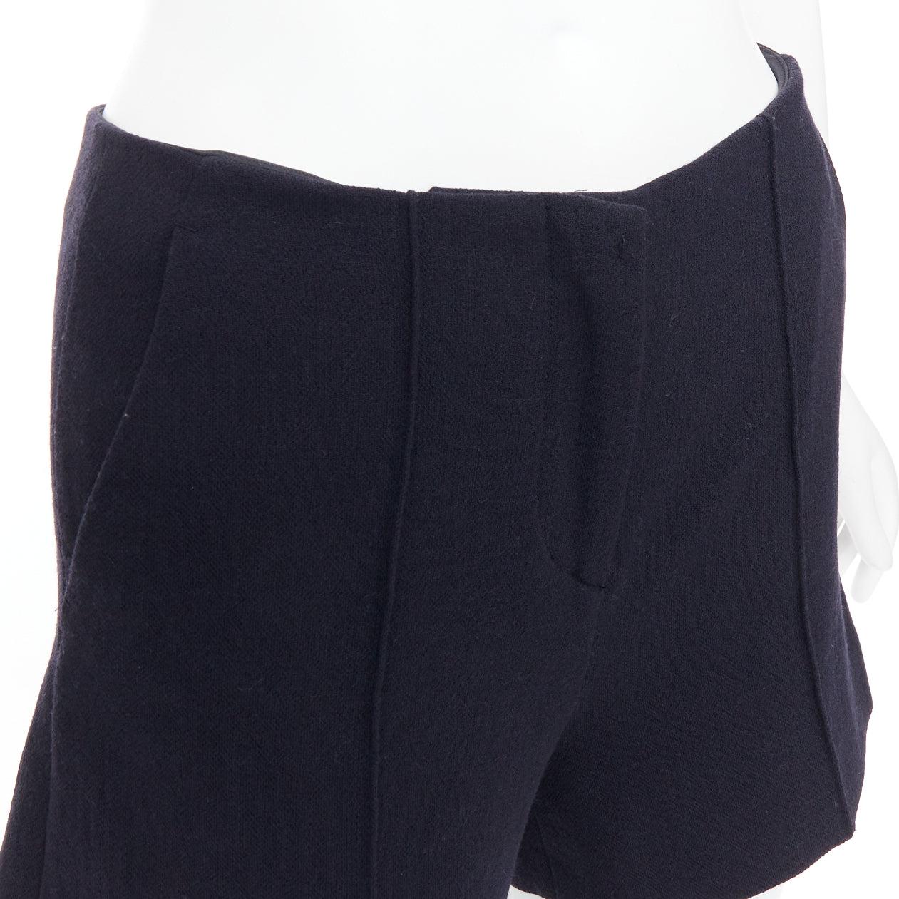 MIU MIU Short taille haute en laine vierge noire plissée sur le devant IT36 XXS
Référence : GEGG/A00028
Marque : Miu Miu
Designer : Miuccia Prada
MATERIAL : Laine vierge
Couleur : Noir
Motif : Solide
Fermeture : braguette à glissière
Doublure :