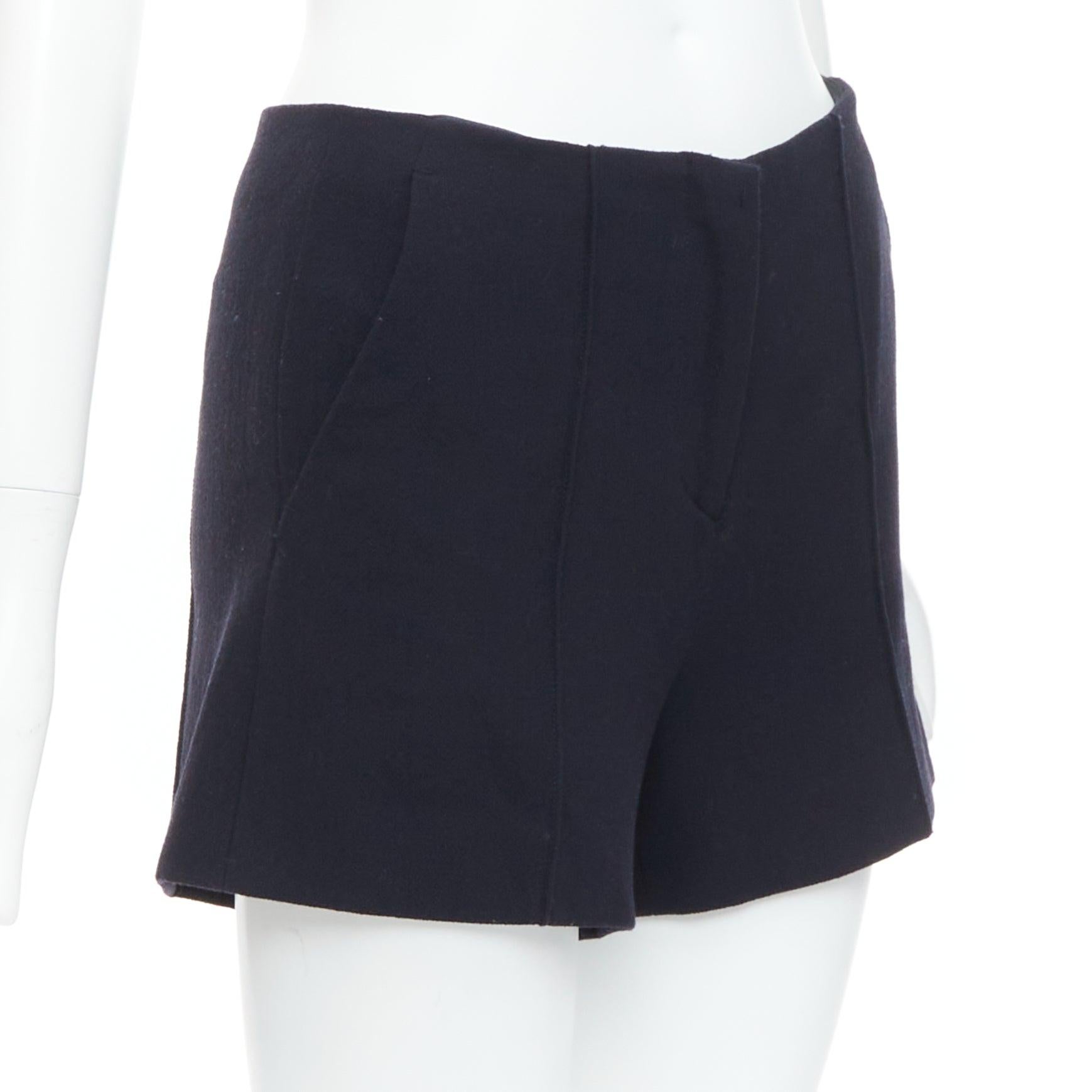 Noir MIU MIU Short taille haute en laine vierge noire plissée sur le devant IT36 XXS en vente