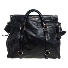 Miu - Sac à main en cuir noir Vitello Lux avec nœud papillon