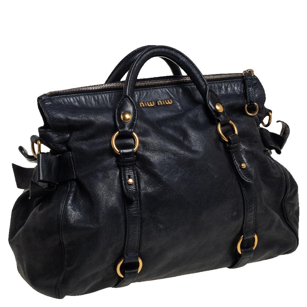 Miu miu nera in pelle di vitello Lux, grande borsa con fiocco In condizioni buone a Dubai, Al Qouz 2