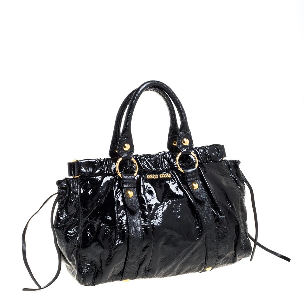 Miu Miu Fourre-tout en cuir verni Vitello Lux noir Bon état à Dubai, Al Qouz 2