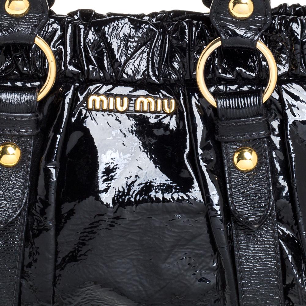 Miu Miu Fourre-tout en cuir verni Vitello Lux noir 1
