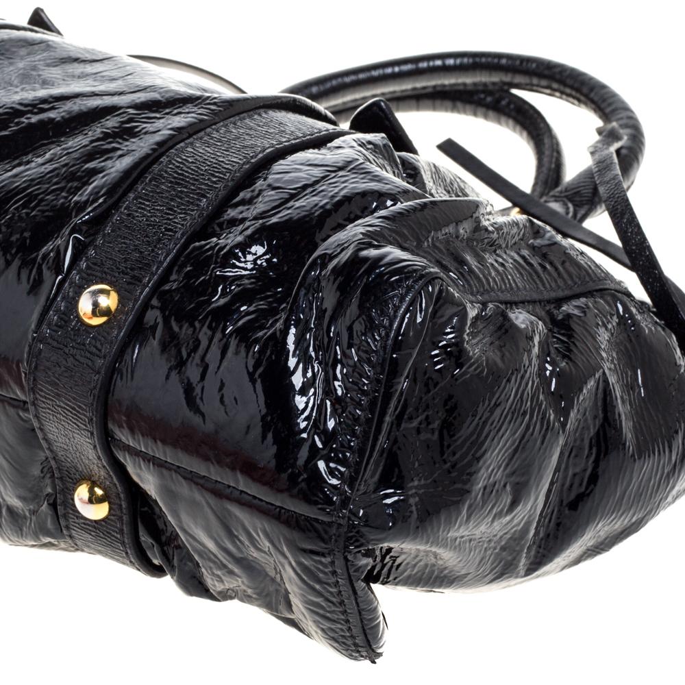 Miu Miu Fourre-tout en cuir verni Vitello Lux noir 2