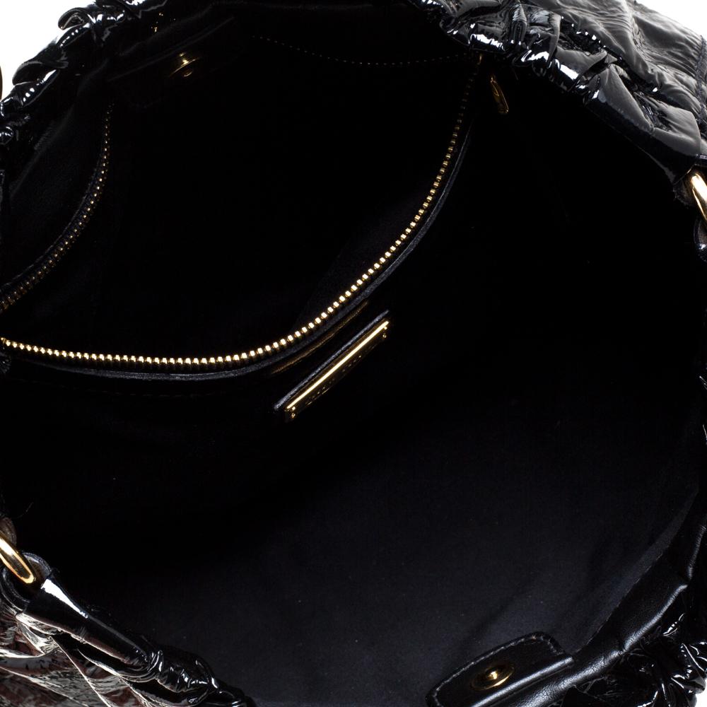 Miu Miu Fourre-tout en cuir verni Vitello Lux noir 4