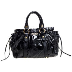Miu Miu Fourre-tout en cuir verni Vitello Lux noir