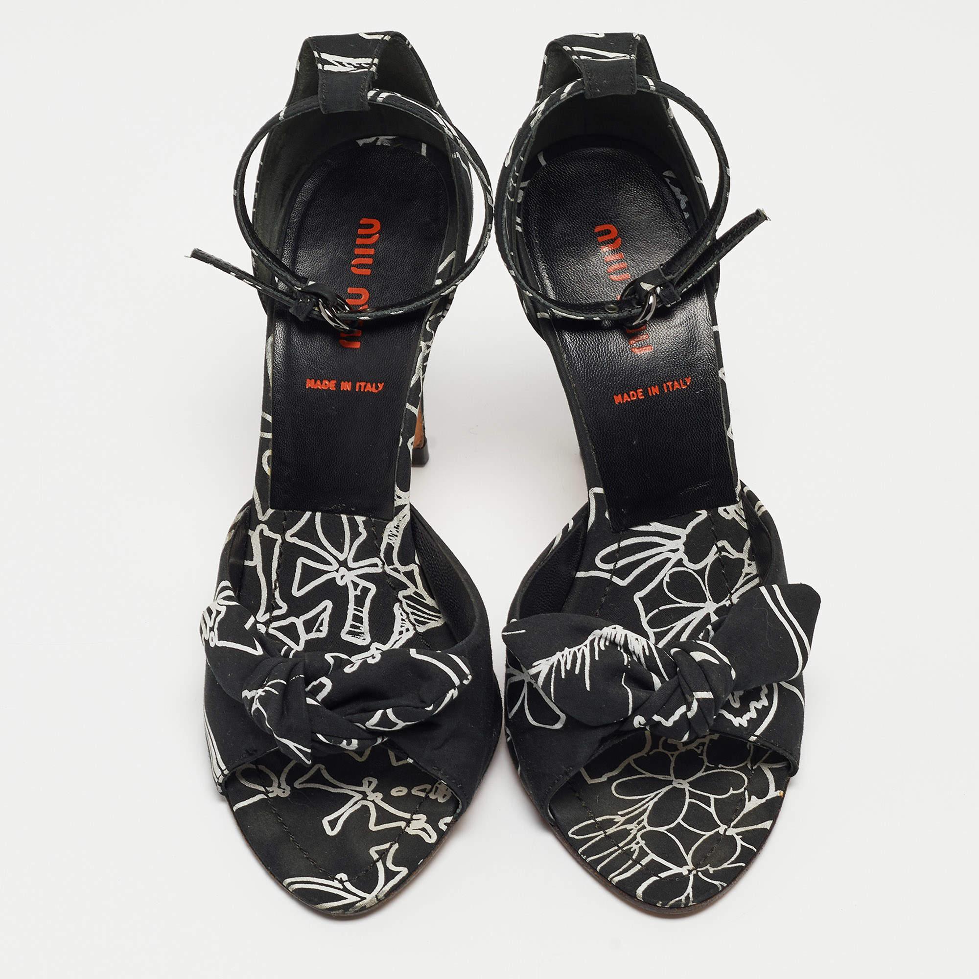 Noir Miu Miu - Sandales à lanières en tissu avec nœud noir/blanc - Taille 36 en vente