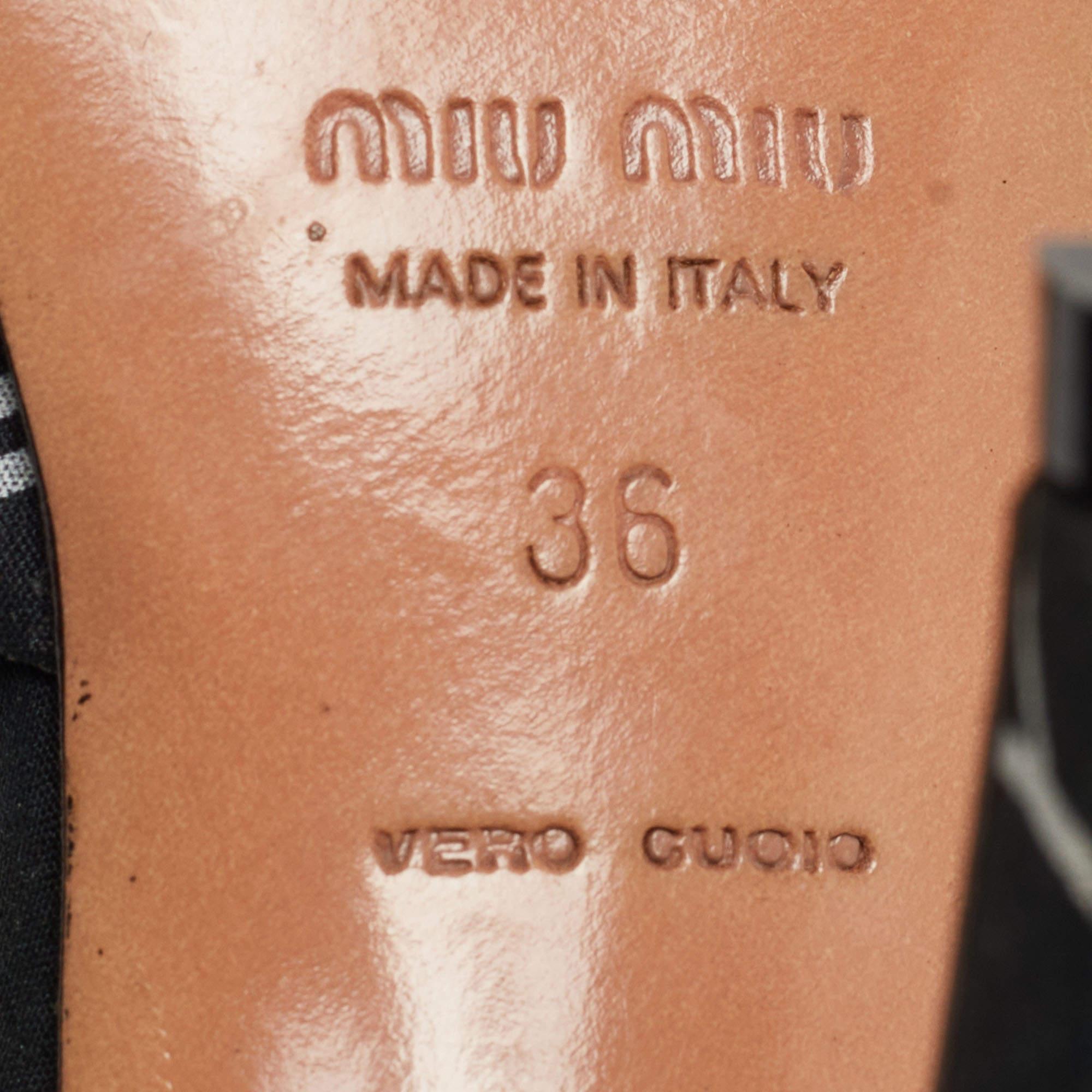 Miu Miu - Sandales à lanières en tissu avec nœud noir/blanc - Taille 36 en vente 2