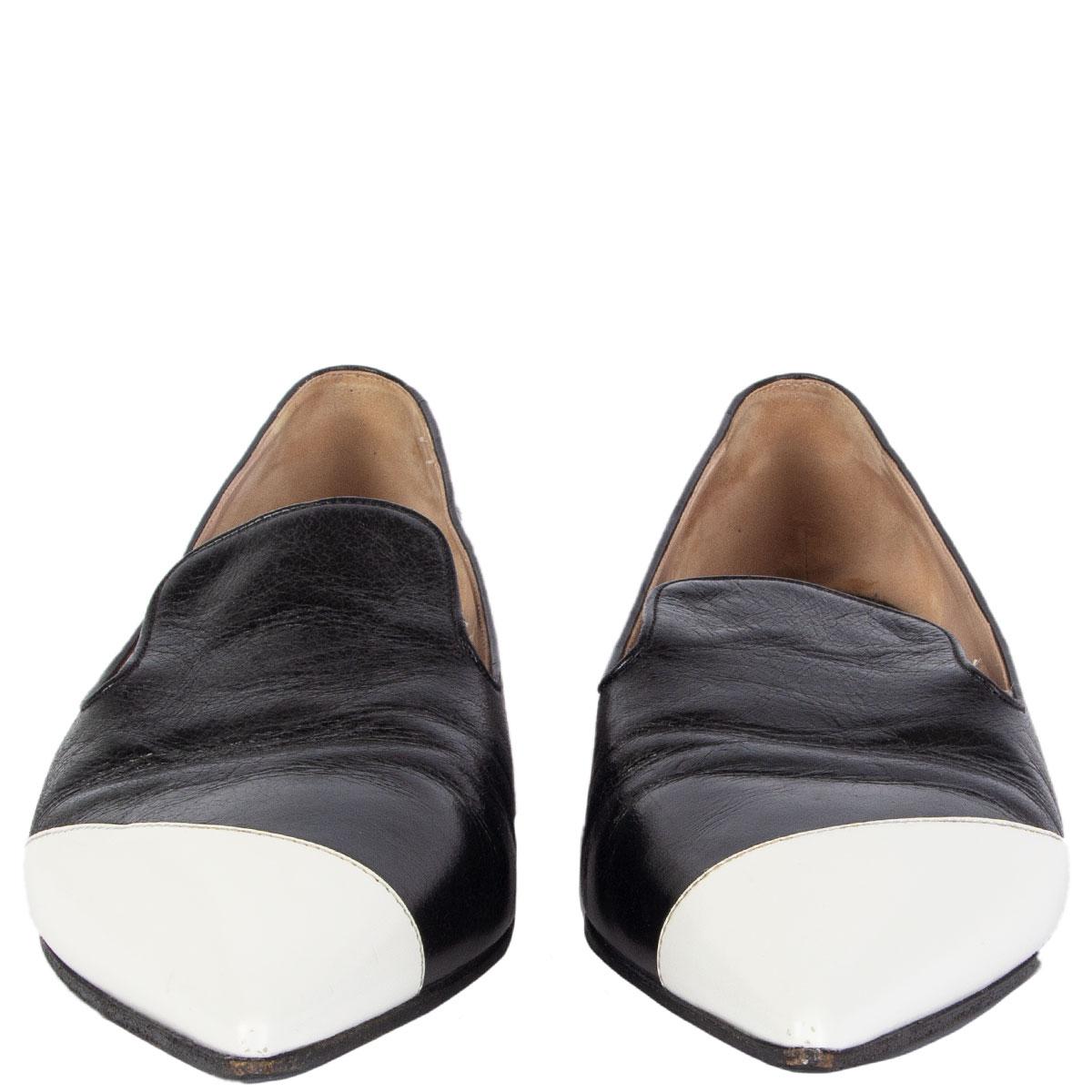 100% authentic Miu Miu pointed-toe flats in black calfskin with a white tip. Have been worn with a faint mark on the right tip on the side. Overall in excellent condition. 

Measurements
Imprinted Size	38
Shoe Size	38
Inside Sole	25.5cm