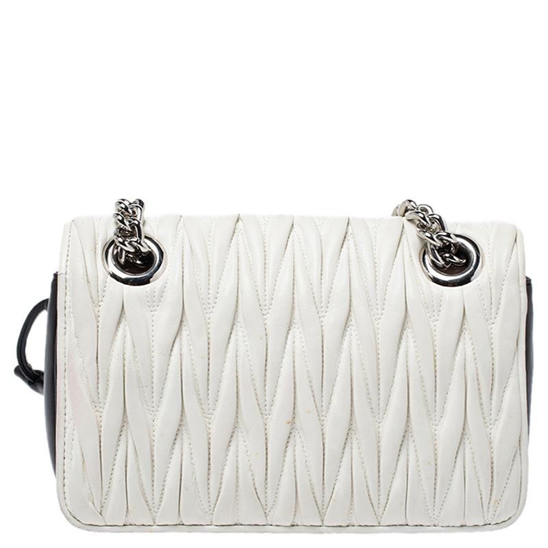 Now here's a bag that is both stylish and functional! Miu Miu brings us this gorgeous black & white Club Shoulder bag that has been crafted from leather and designed using the Matelassé technique. It has a flap that opens up to a lovely leather