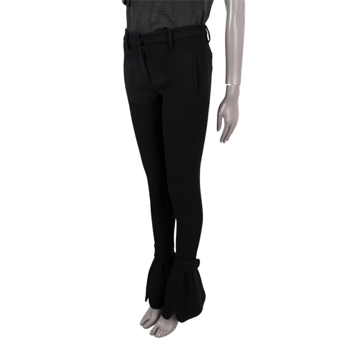 100% authentic Miu Miu skinny pants in black wool (100%). Feature boot-cut legs with ankle straps, two side slit pockets on the front and two sewn shut slit pockets at the back, with belt loops. Open with a hook and a zipper on the front. Lined in