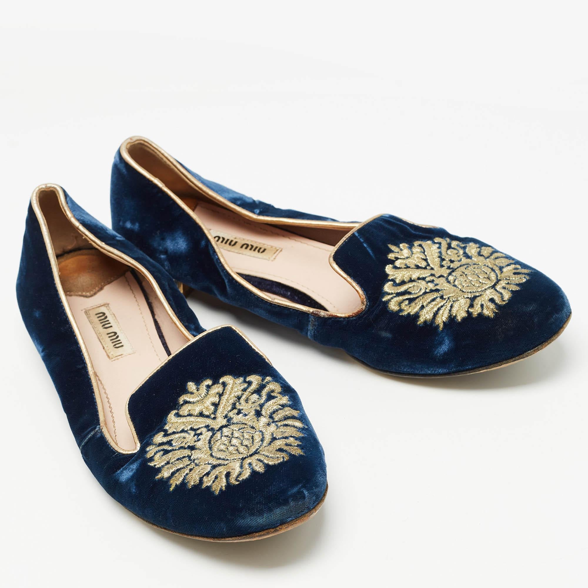 Miu Miu Blue Embroidered Velvet Crystal Embellished Smoking Slippers Size 37 In Good Condition For Sale In Dubai, Al Qouz 2