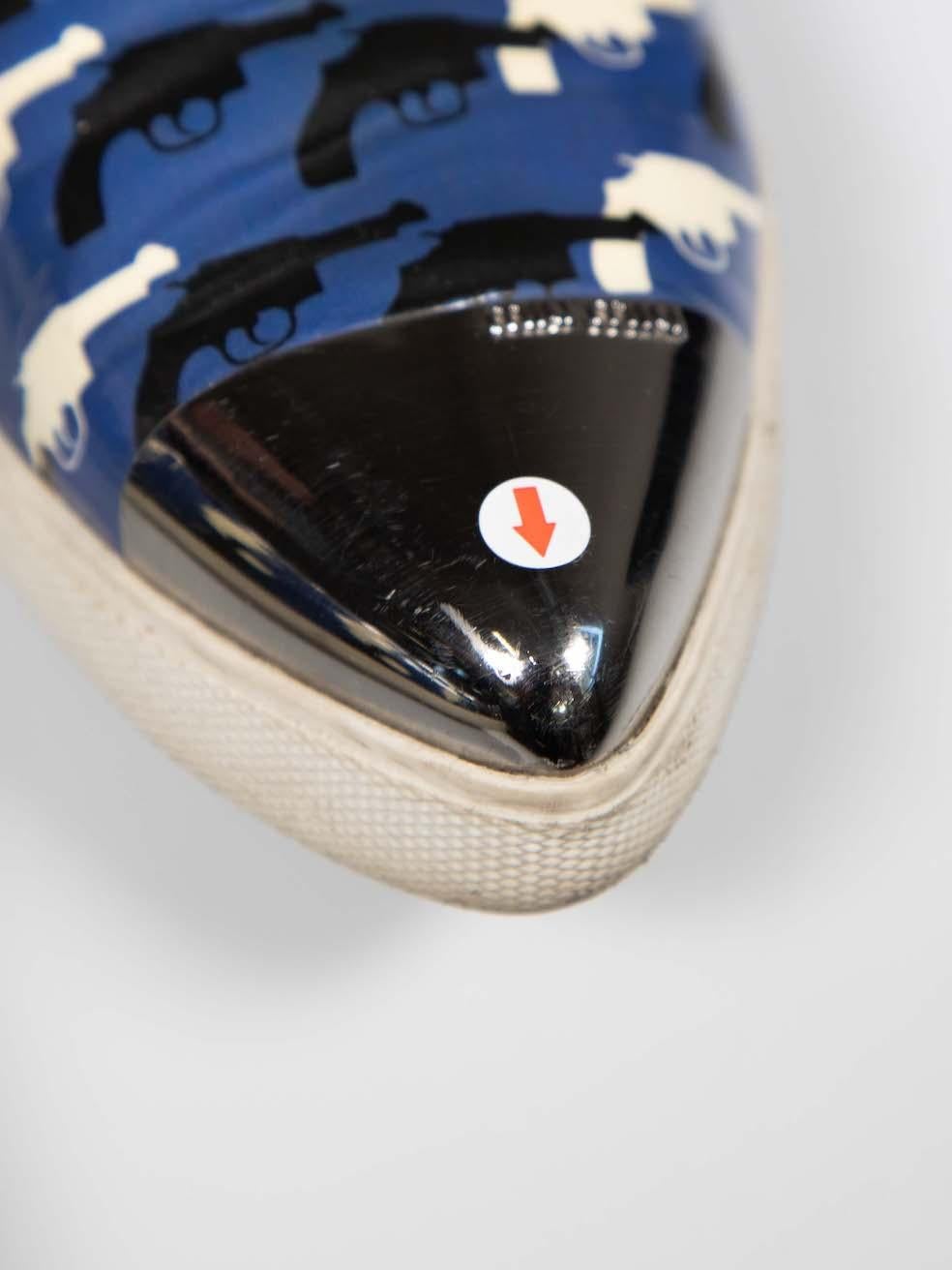 Miu Miu Zapatillas Slip On Estampado Pistola Azul Talla IT 38 en venta 3