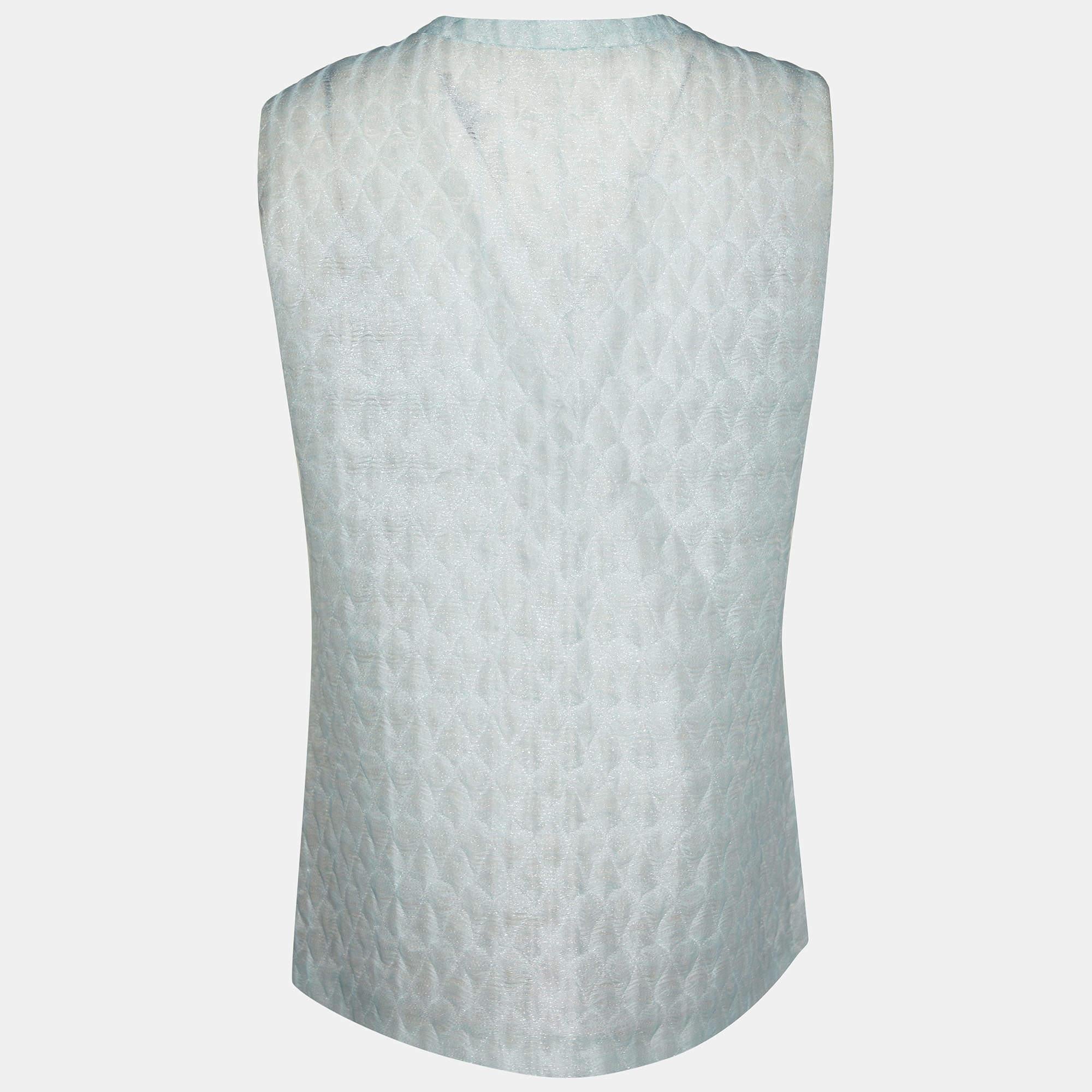 Este top de diseño te aportará estilo y comodidad. Confeccionada con los mejores tejidos, la creación se ha realizado con todo lujo de detalles. Combínala con unos vaqueros y unas bailarinas.