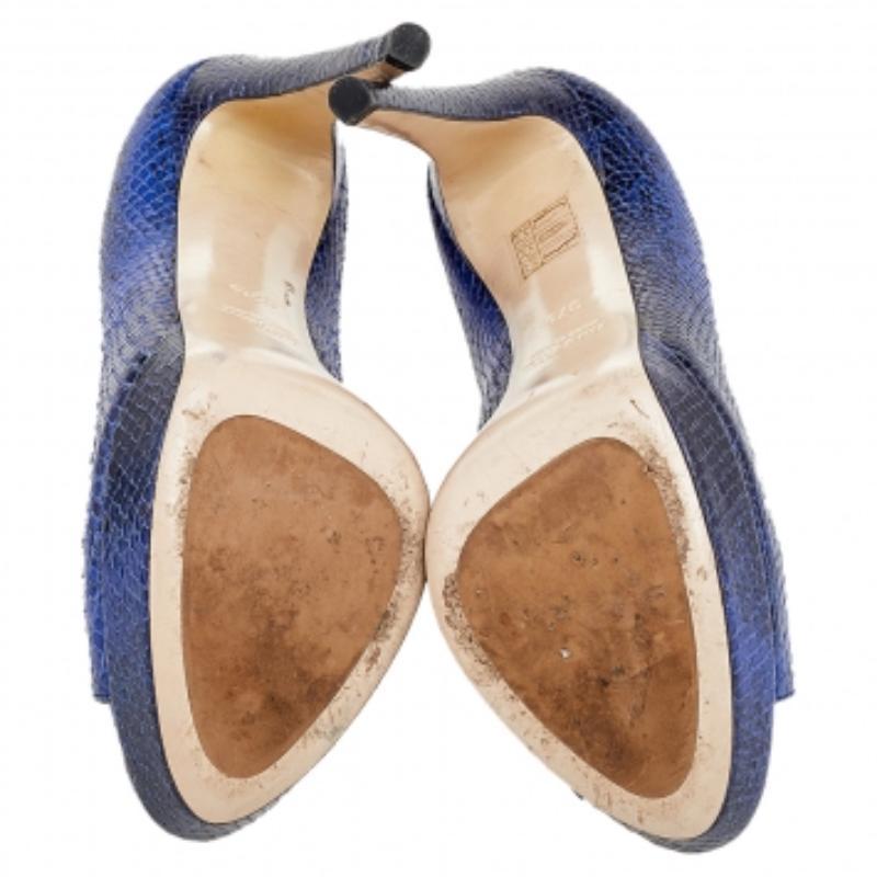 Miu Miu, pelle blu goffrata con pitone e piattaforma Peep Toe, misura 37,5 in vendita 2