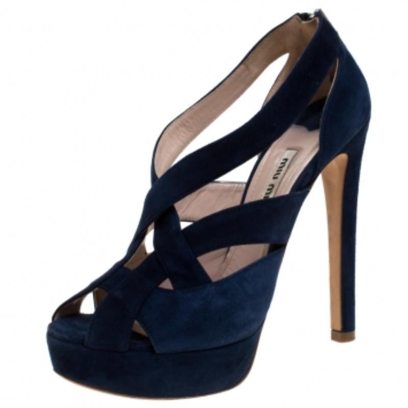 Miu Blau Wildleder Riemchen Plateausandalen mit Riemchen Größe 36,5 im Zustand „Gut“ im Angebot in Dubai, Al Qouz 2