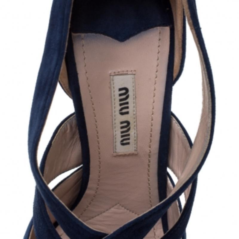 Miu Blau Wildleder Riemchen Plateausandalen mit Riemchen Größe 36,5 Damen im Angebot