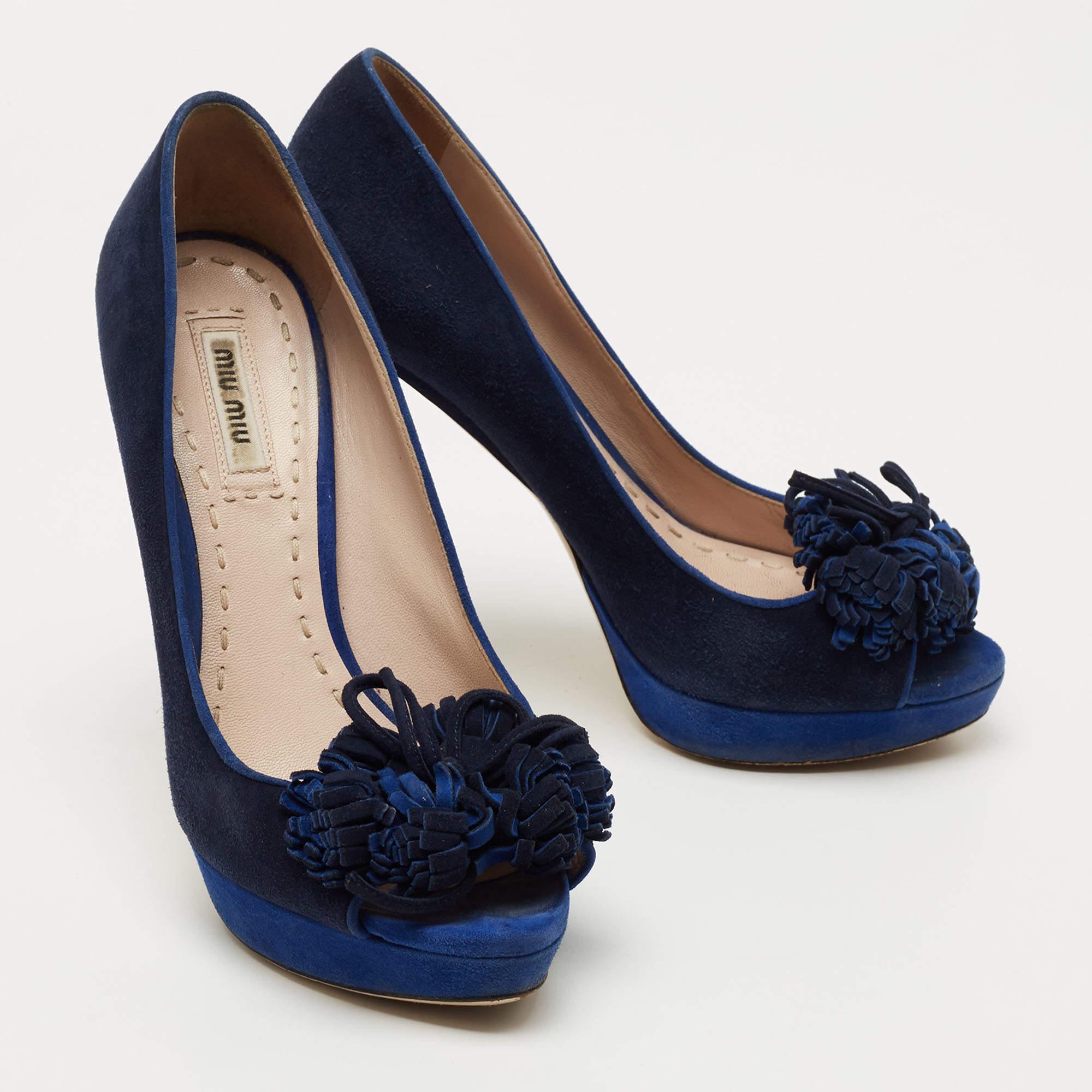 Miu Miu Bleu Suede Peep Toe Platform Pumps Size 37.5 État moyen - En vente à Dubai, Al Qouz 2