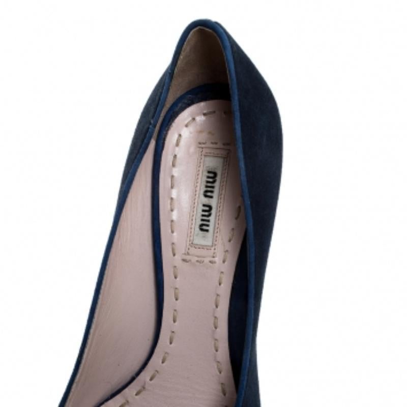 Miu Miu Blau Wildleder Quaste Detail Peep Toe Plateau Pumps Größe 39 im Zustand „Gut“ im Angebot in Dubai, Al Qouz 2